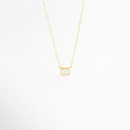 Collar Ópalo dorado con dije pequeño y diseño minimalista elegante para mujer, Cadena fina dorada con dije de ópalo y acabado delicado en Oro 18K, Collar femenino con piedra de ópalo y estilo sutil, luminoso y refinado, Collar de Plata Ley 925 con recubrimiento dorado y dije pequeño de ópalo, Collar delicado con piedra de ópalo en diseño minimalista y sofisticado.