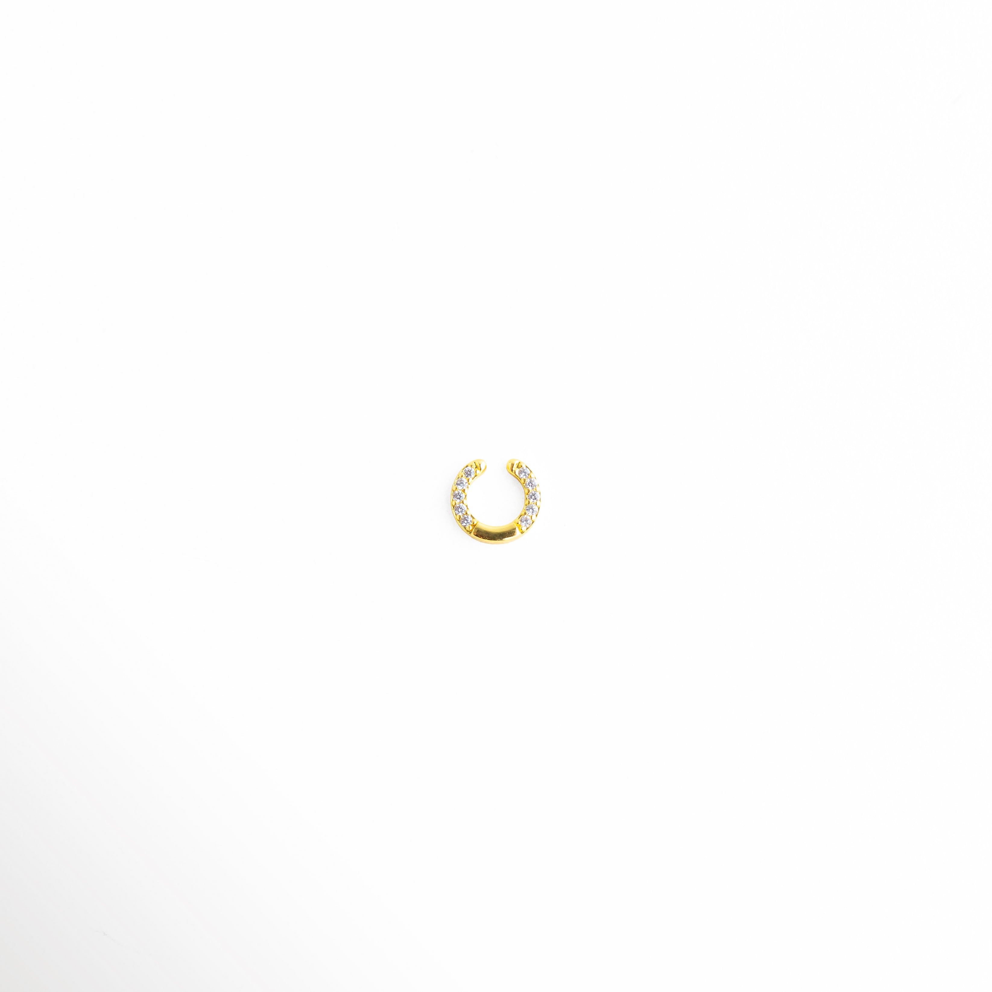 Charm mini herradura con diseño delicado y acabado brillante, Charm herradura pequeño con estilo elegante y simbólico, Charm mini herradura con diseño minimalista y toque sofisticado, Charm herradura con acabado brillante y estilo femenino, Charm mini herradura con diseño de la suerte elegante