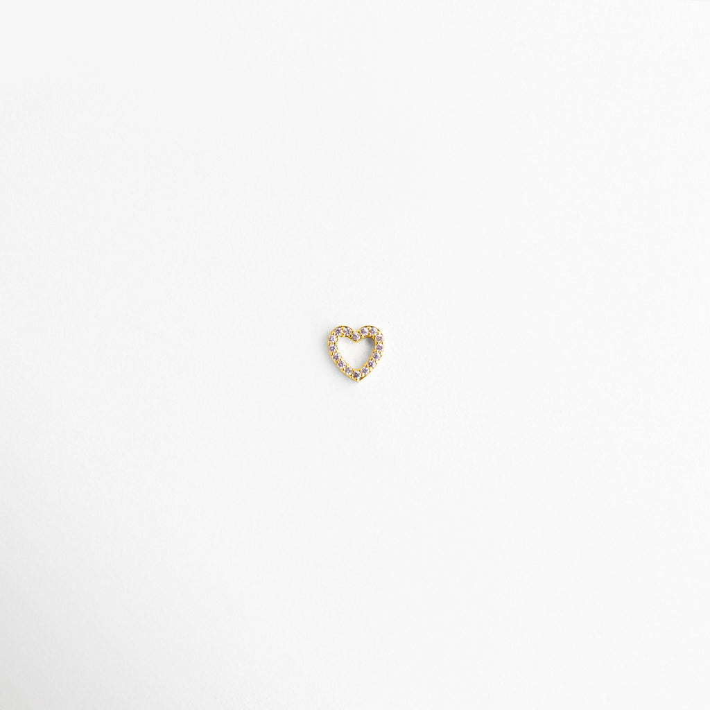 Charm de corazón con diseño delicado y acabado brillante elegante, Charm corazón con estilo femenino y brillo sofisticado, Charm mini corazón con diseño elegante y toque romántico, Charm de corazón con acabado luminoso y estilo delicado, Charm corazón con diseño moderno y elegante