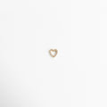 Charm de corazón con diseño delicado y acabado brillante elegante, Charm corazón con estilo femenino y brillo sofisticado, Charm mini corazón con diseño elegante y toque romántico, Charm de corazón con acabado luminoso y estilo delicado, Charm corazón con diseño moderno y elegante