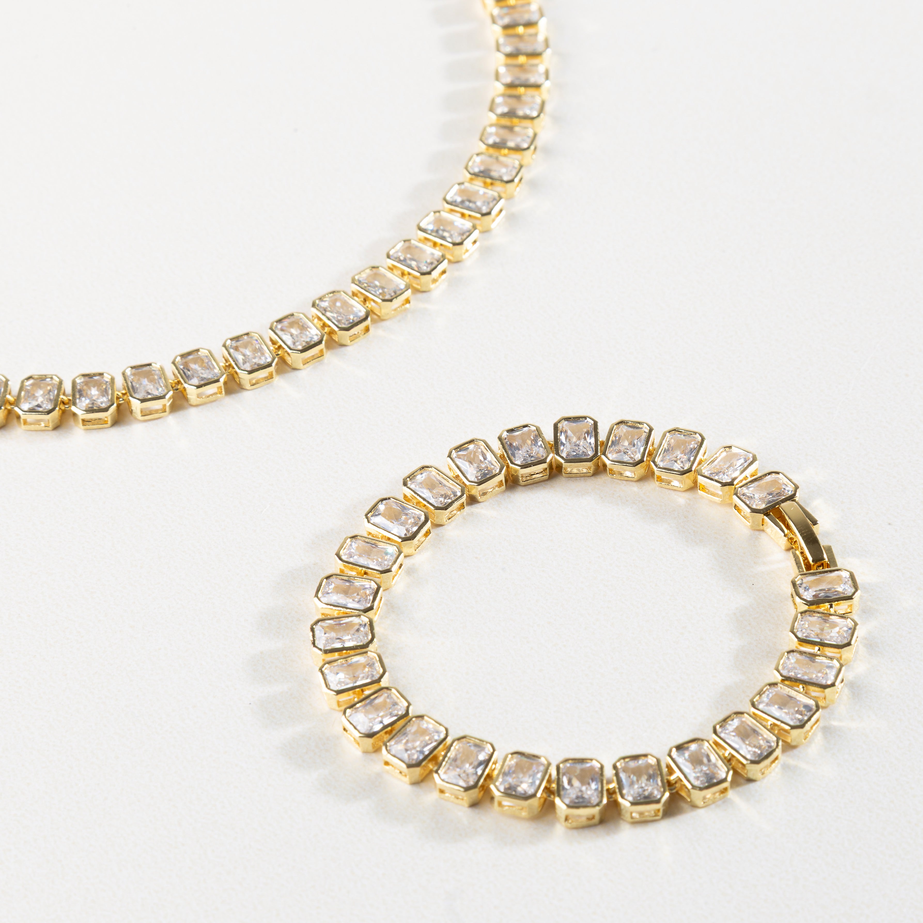 Pulsera delicada, Accesorio de moda 2025, Pulsera minimalista, Joyería femenina elegante