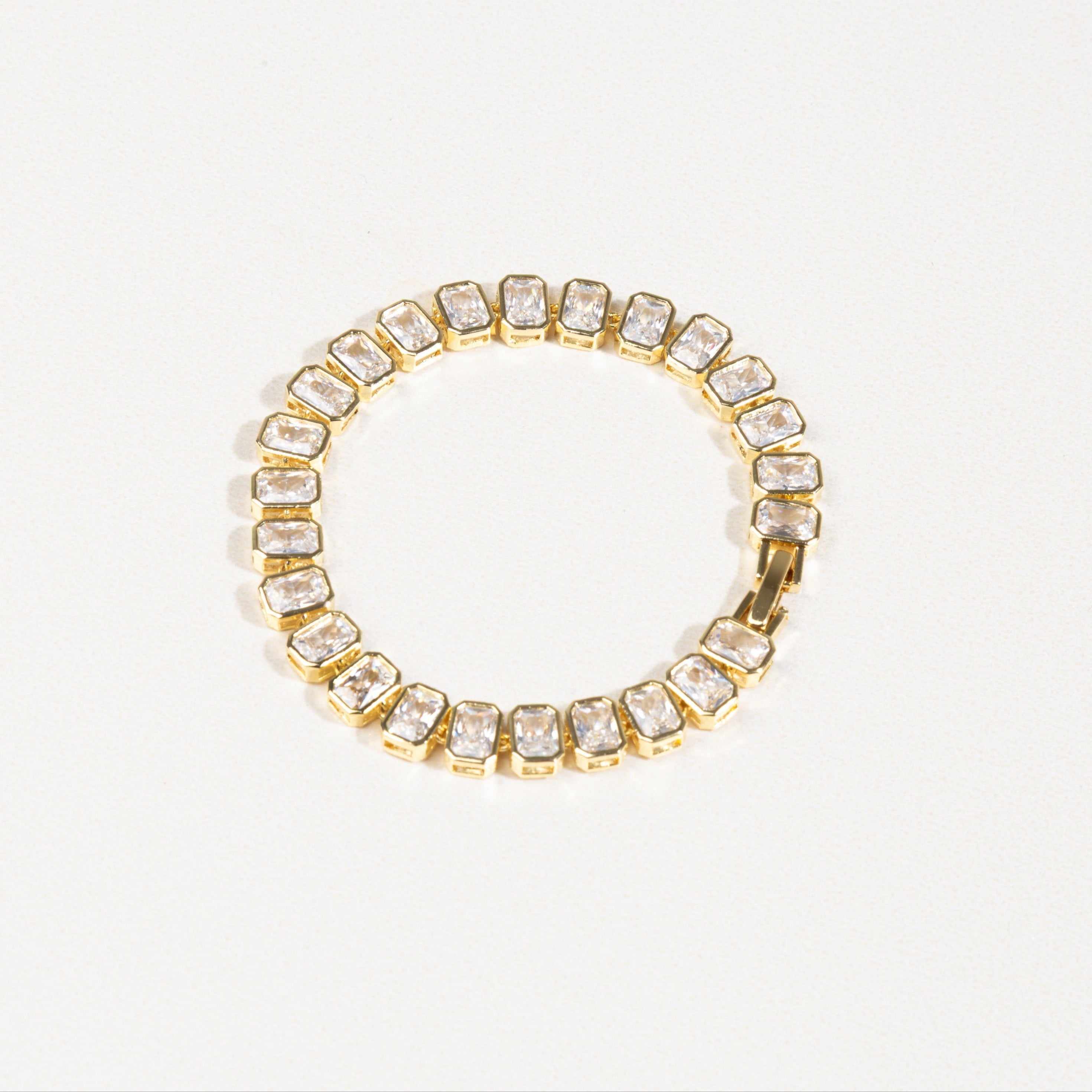 Pulsera Jung, Pulsera elegante, Pulsera dorada, Pulsera con zirconias cúbicas