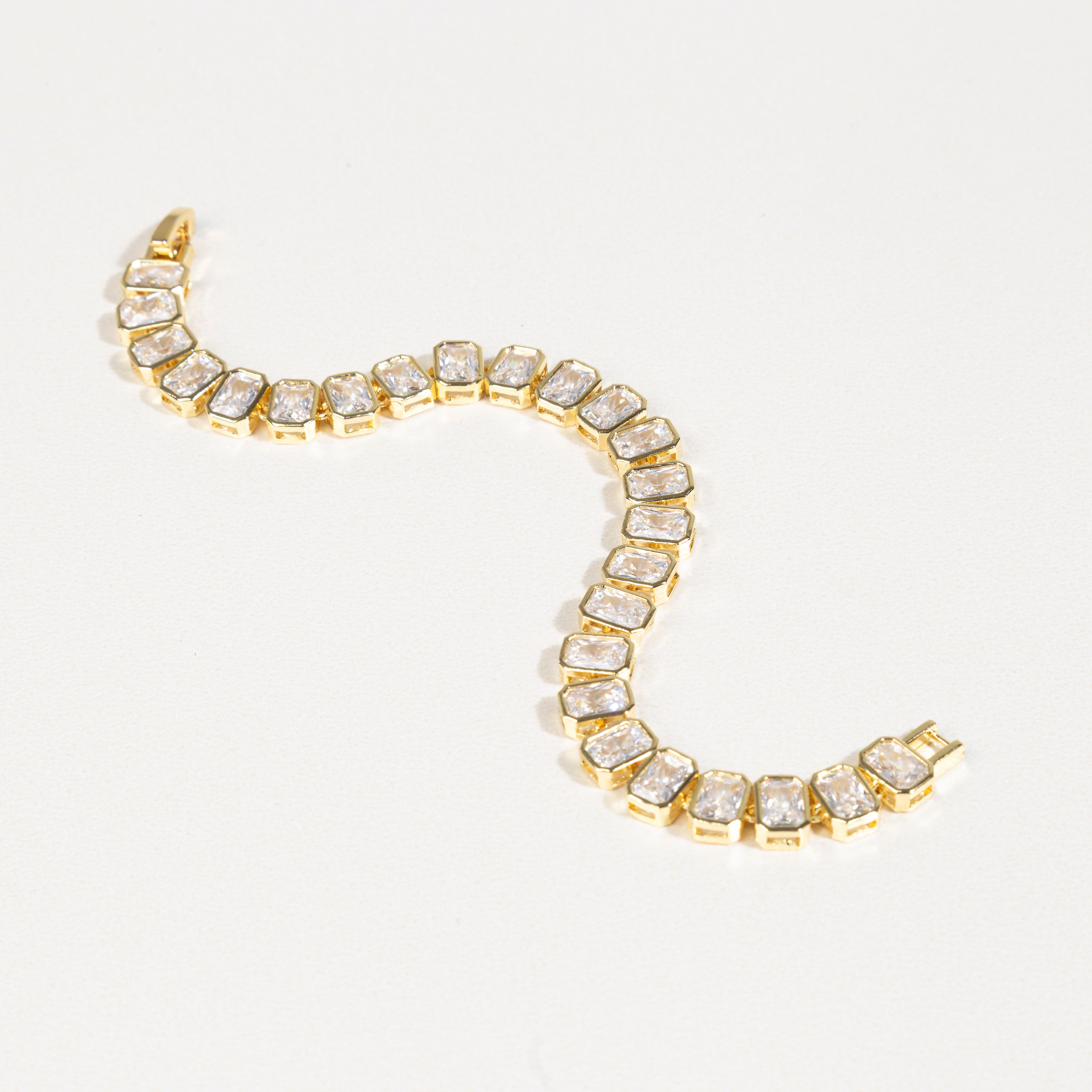 Pulsera chapada en oro 18K, Pulsera sofisticada, Pulsera refinada, Pulsera para mujer
