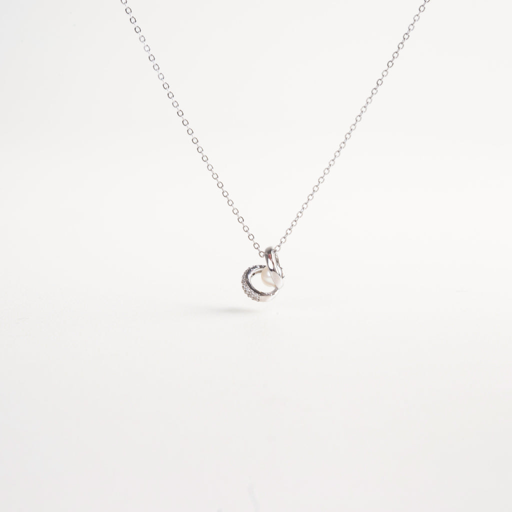 Collar sutil para mujer, Accesorio sofisticado, Collar discreto con encanto, Collar con incrustaciones de zirconia