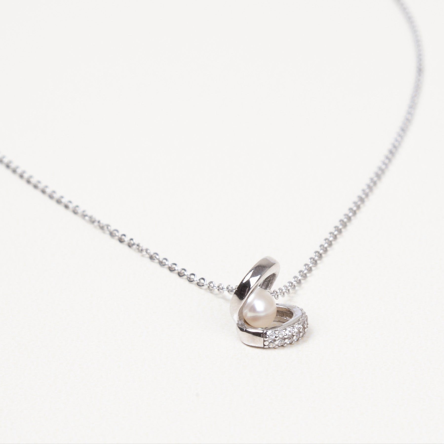 Collar para uso diario elegante, Collar minimalista con perla, Collar con perla para mujer