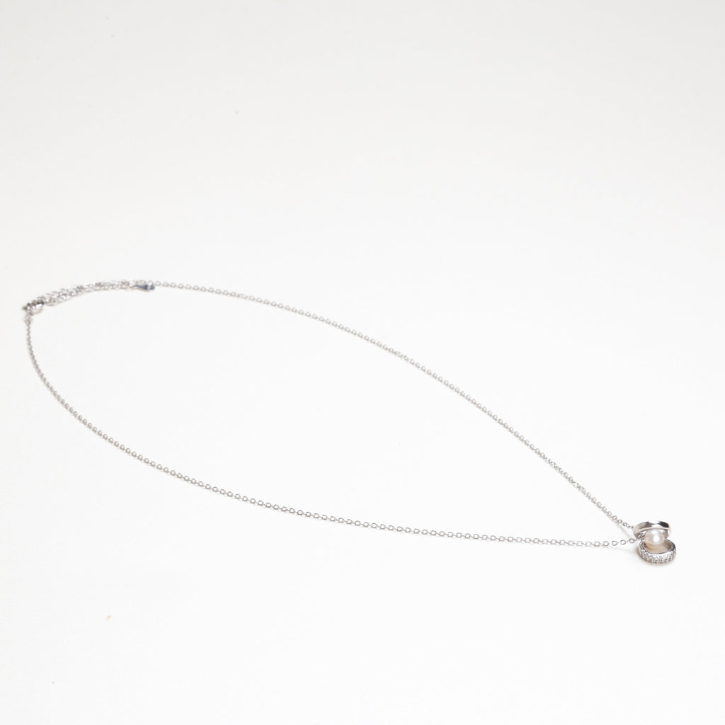 Collar moderno con perla clásica, Joyería accesible de lujo, Collar pequeño y elegante, Collar con brillo sutil