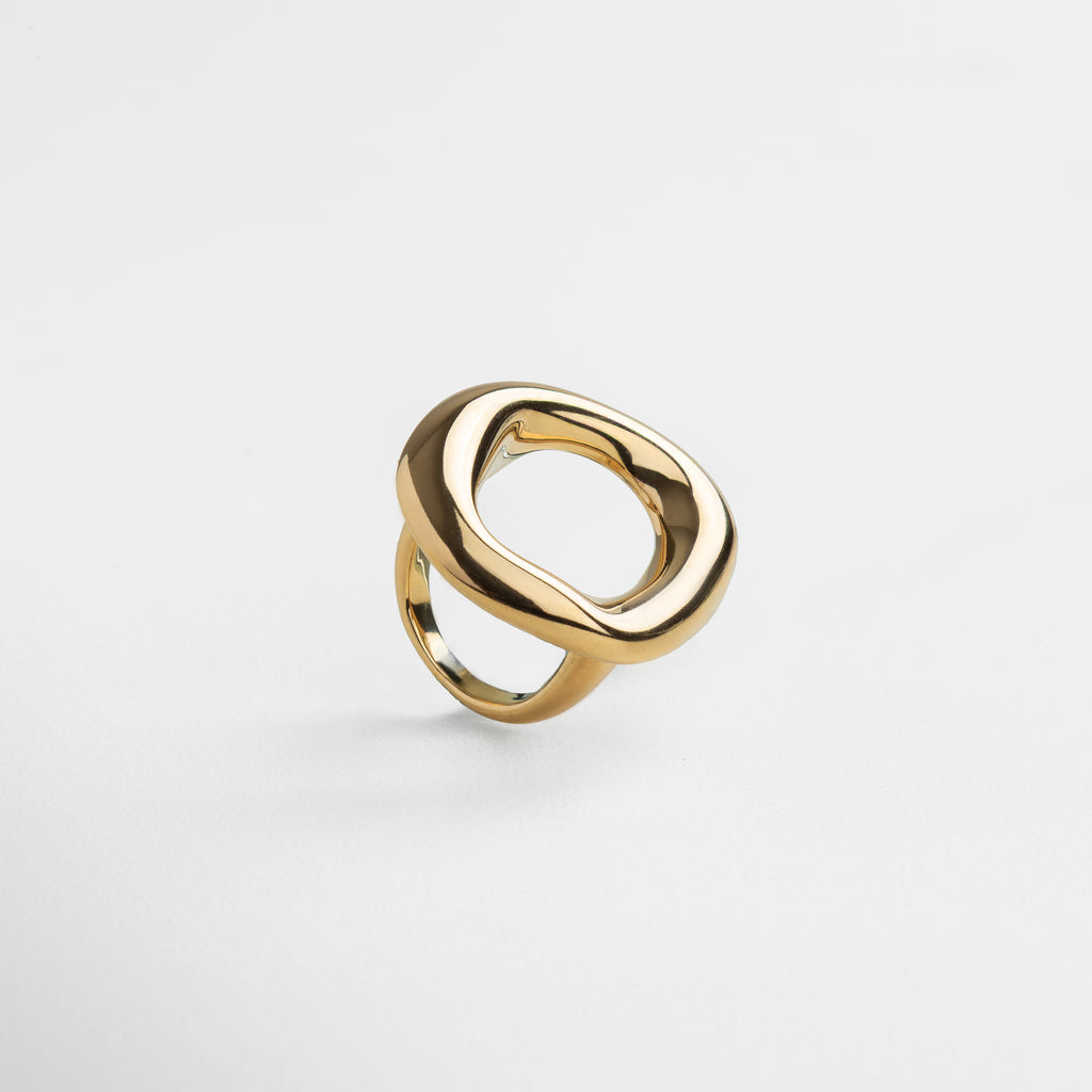 Anillo Donna Dorado de acero inoxidable minimalista, Anillo ancho y moderno con acabado en chapa de oro, Joya dorada contemporánea con diseño bold, Anillo tipo statement en acabado dorado brillante
