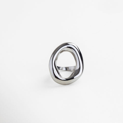 Anillo Donna Plateado de acero inoxidable minimalista, Anillo ancho y moderno en acabado plateado, Joya plateada contemporánea con silueta bold, Anillo tipo statement en acero inoxidable