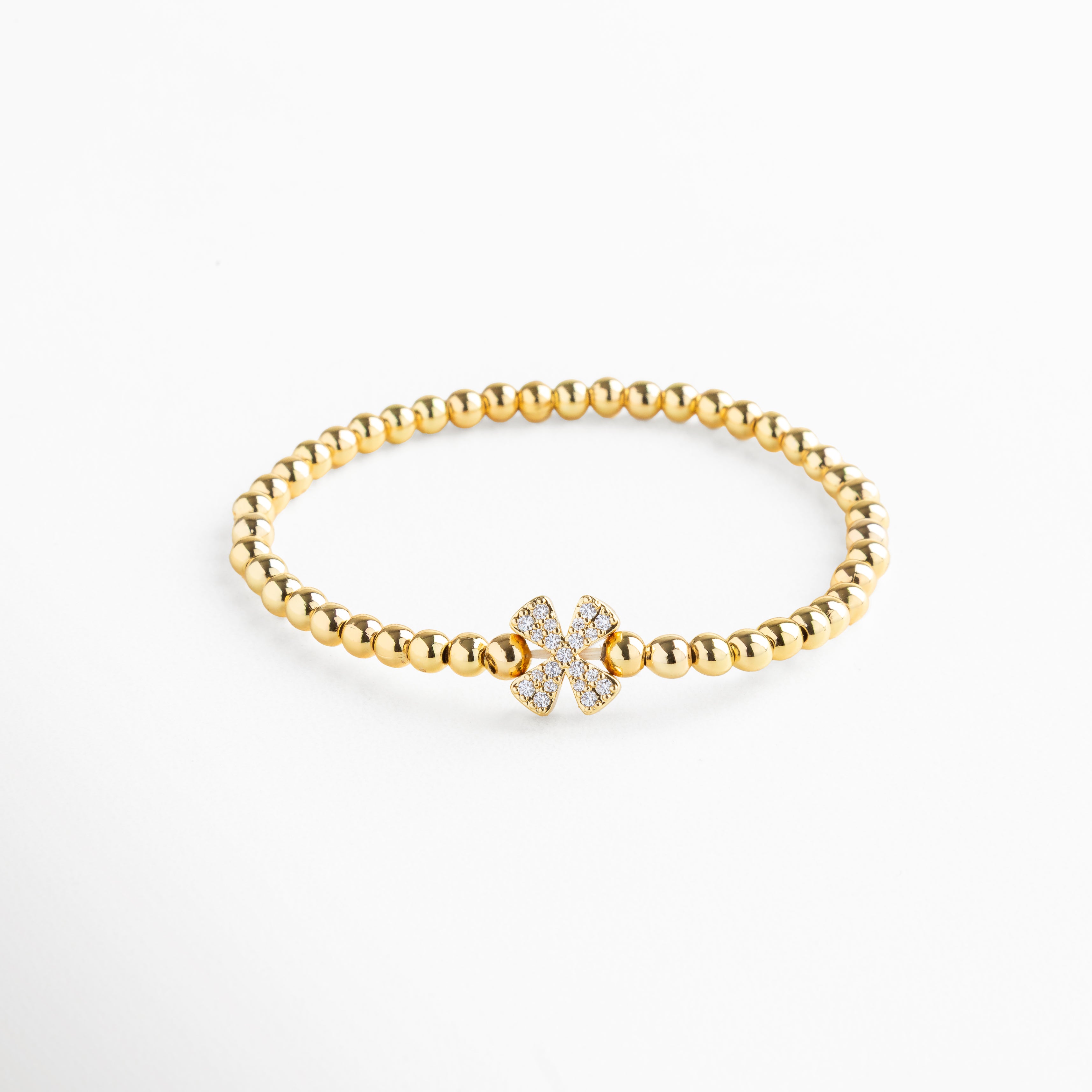 Pulsera elástica de cobre con recubrimiento enchapado en oro 18K e incrustaciones de zirconias, diseño de cuentas doradas con dije en forma de letra X personalizada, joya delicada y versátil de 1 x 0.7 cm ideal para uso diario.