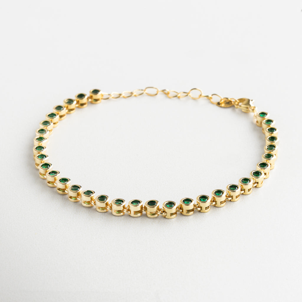 Pulsera Rodas Verde con zirconias cúbicas en chapa de oro 18K, Pulsera dorada con detalles en verde y diseño delicado, Pulsera elegante con zirconias verdes y acabado brillante, Pulsera femenina de 17+4 cm con brillo vibrante, Detalle de zirconias cúbicas verdes sobre chapa de oro, Pulsera dorada con incrustaciones verdes y diseño refinado, Pulsera con toques de color esmeralda en estructura delicada
