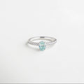 Anillo de plata con piedra celeste, Anillo en Plata 925 con moissanita azul clara, Diseño delicado con moissanita ovalada, Anillo elegante con piedra celeste