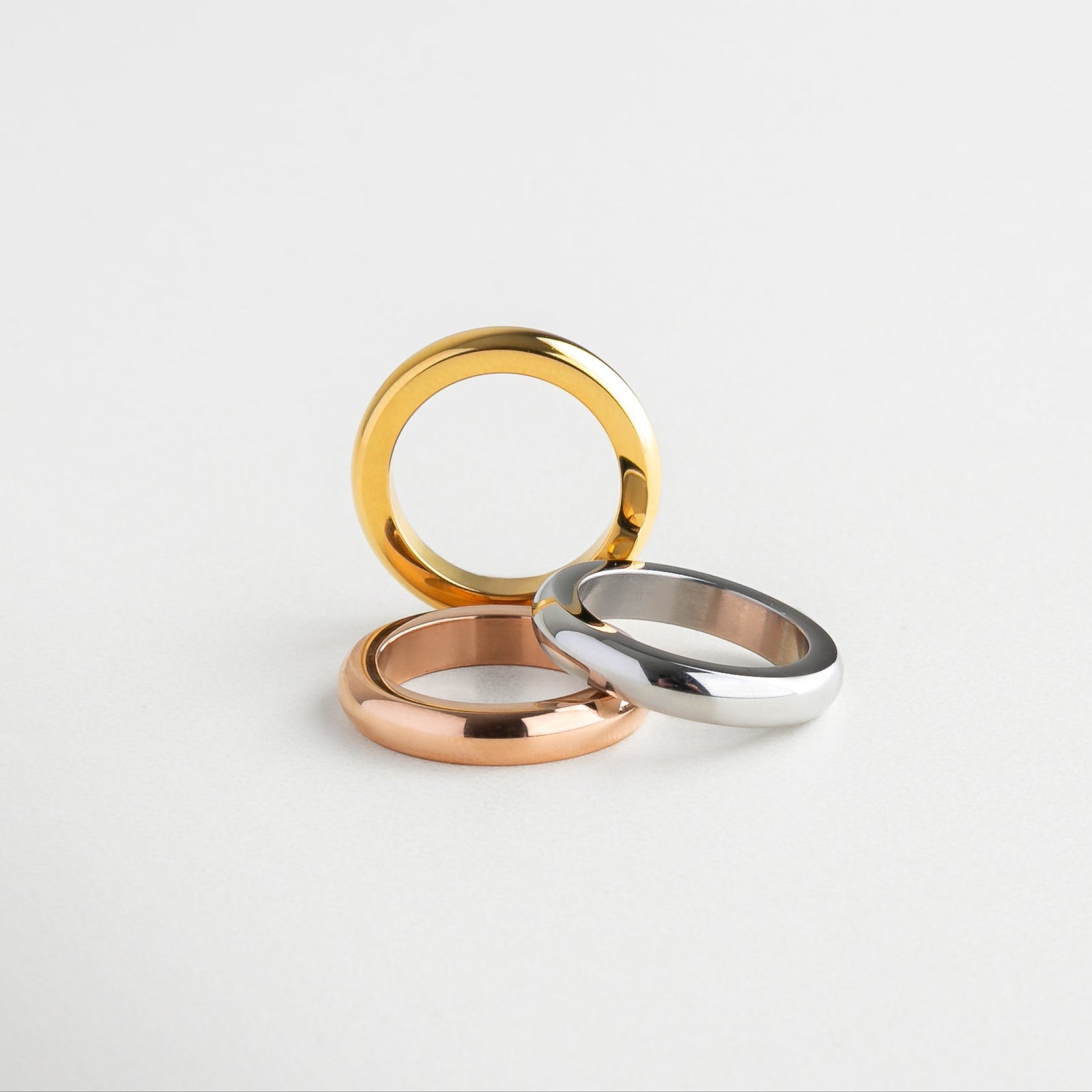 Set de tres anillos en acero inoxidable dorado, Anillos apilables en oro rosa, blanco y amarillo, Anillos triple combinación en acero inoxidable, Anillo Gin Triple en diferentes acabados metálicos