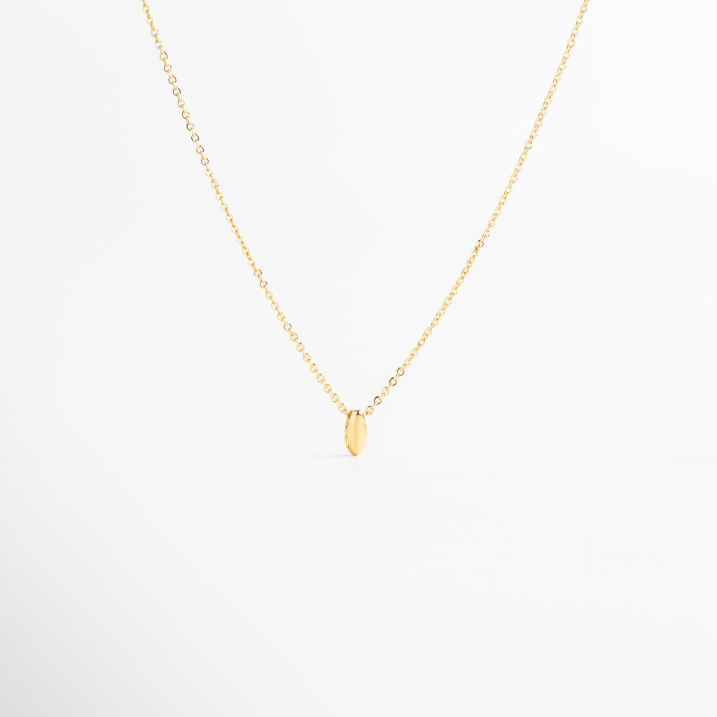 collar con letra inicial I en oro 18K mini bold, collar dorado con dije de letra inicial I, collar personalizado con inicial en oro, collar con letra colgante minimalista, collar con inicial chapado en oro 18K