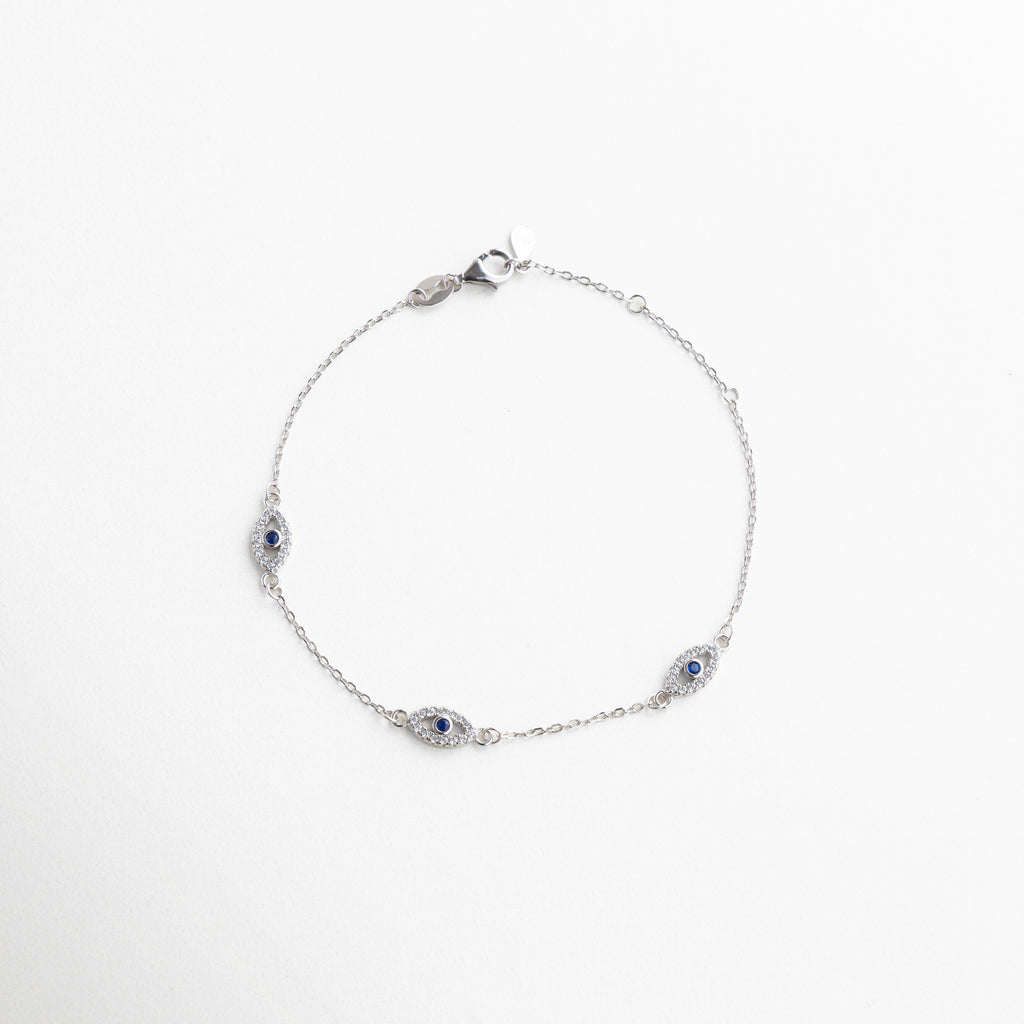Pulsera ajustable de 16 + 3 cm, Tamaño discreto con dijes pequeños, Medida ideal para muñeca delgada, Proporción elegante con diseño simbólico, Pulsera ligera con presencia sutil