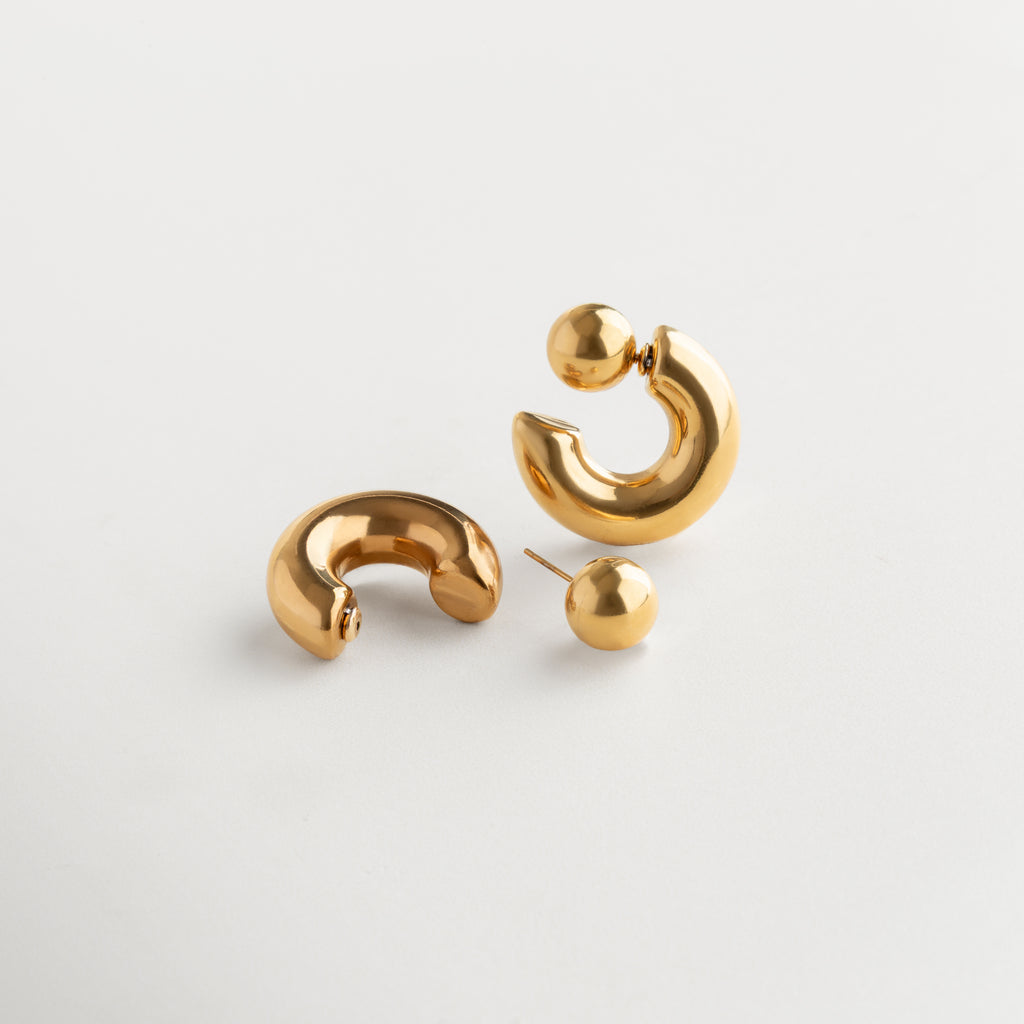 Arracadas doradas grandes y pulidasAretes redondos con baño en oro 18K, Aros lisos de acero inoxidable dorado, Diseño circular elegante y moderno, Aretes dorados de 3.5 cm con brillo 