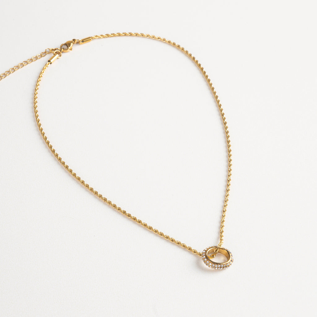 Collar sofisticado, Joyería chapada en oro, Collar original, Collar para elevar tu look, Regalo elegante para mujer