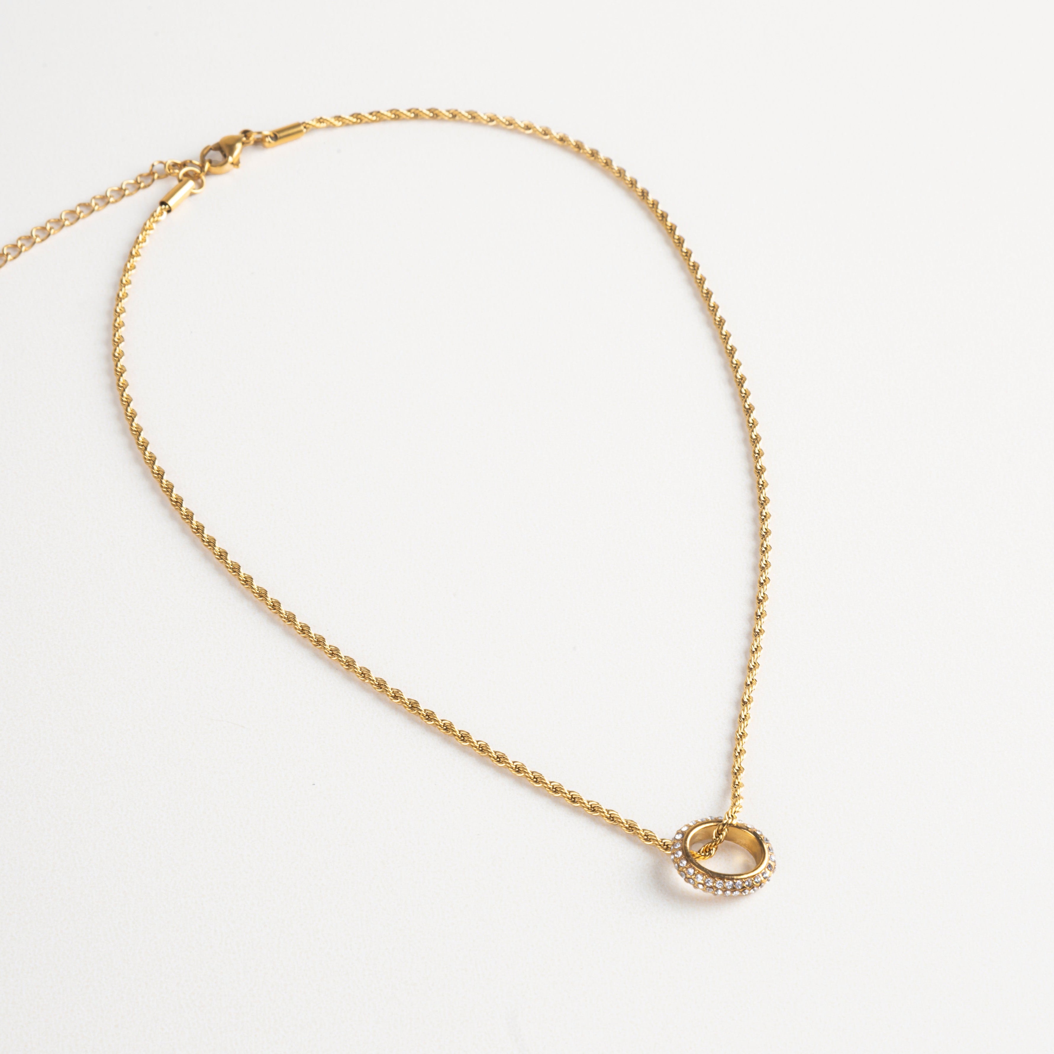 Collar sofisticado, Joyería chapada en oro, Collar original, Collar para elevar tu look, Regalo elegante para mujer