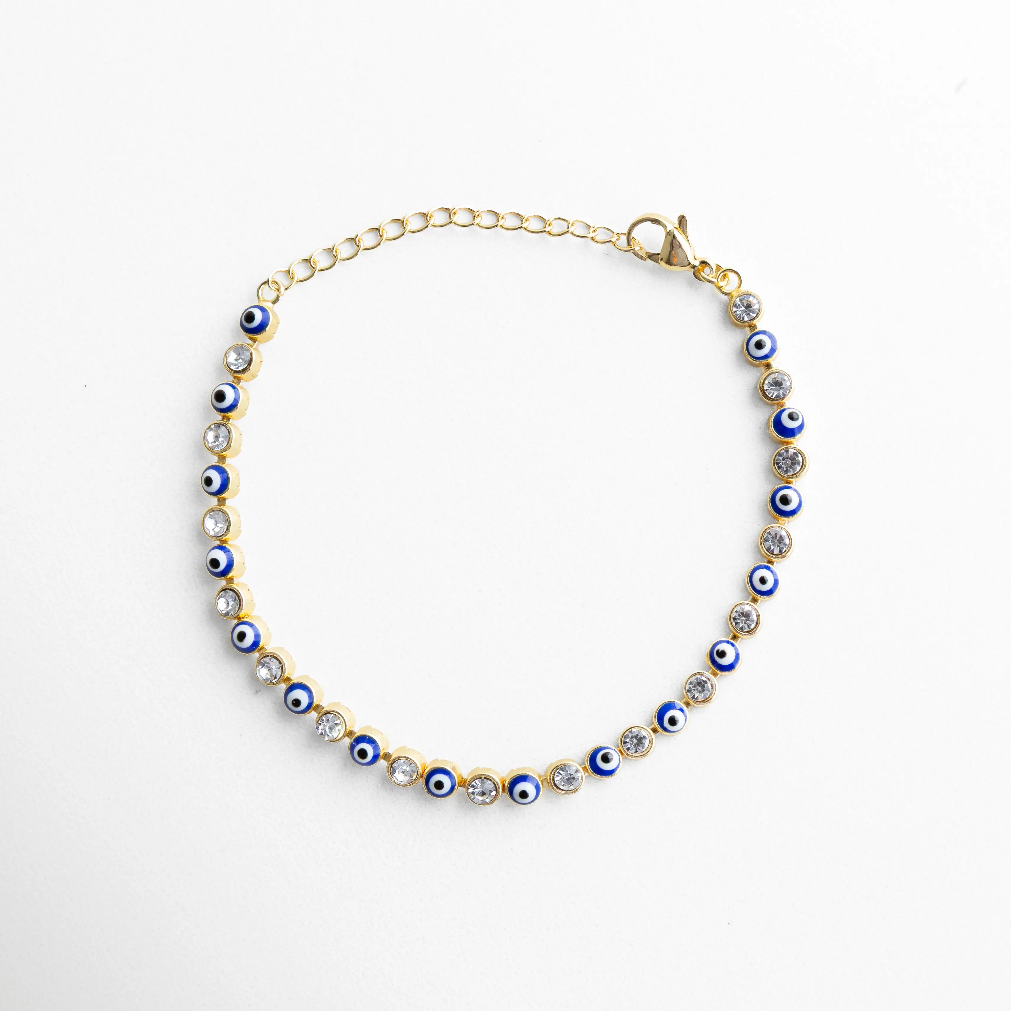 Pulsera ojitos azul dorada con piedras brillantes y diseño de ojo turco elegante, Pulsera de ojo turco azul con zirconias enchapada en oro 18K, estilo moderno y protector, Pulsera fina dorada con ojitos azules y piedras brillantes, accesorio delicado mujer, Pulsera ojitos azul con acabado dorado y diseño continuo, joyería elegante y mística, Pulsera de protección con ojos turcos azules y detalles brillantes en tono dorado