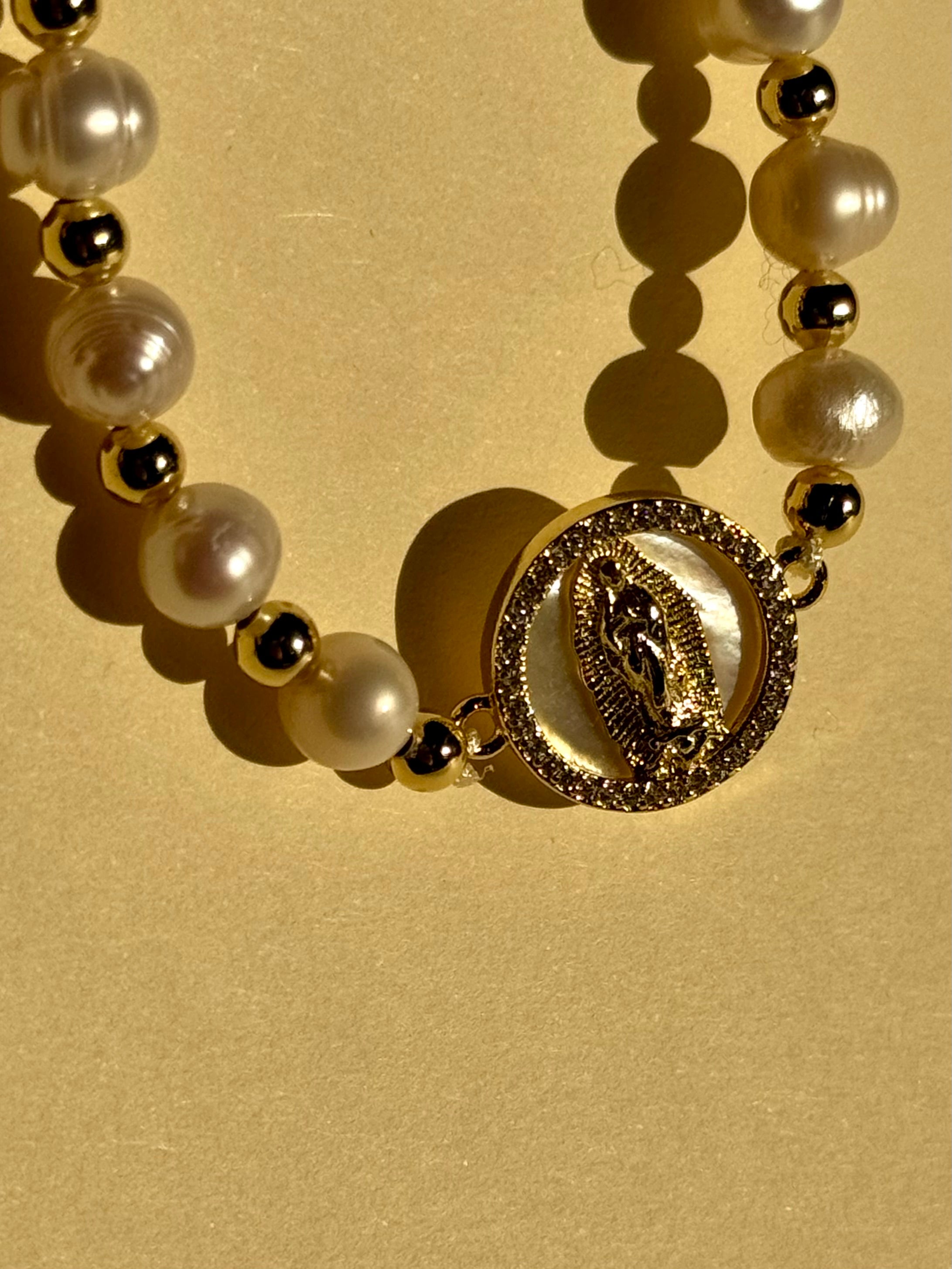 Pulsera Virgen con perlas