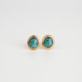 aretes redondos con piedra verde tipo turquesa, joyería, aretes elegante para mujer, accesorios modernos, aretes de acero inoxidable
