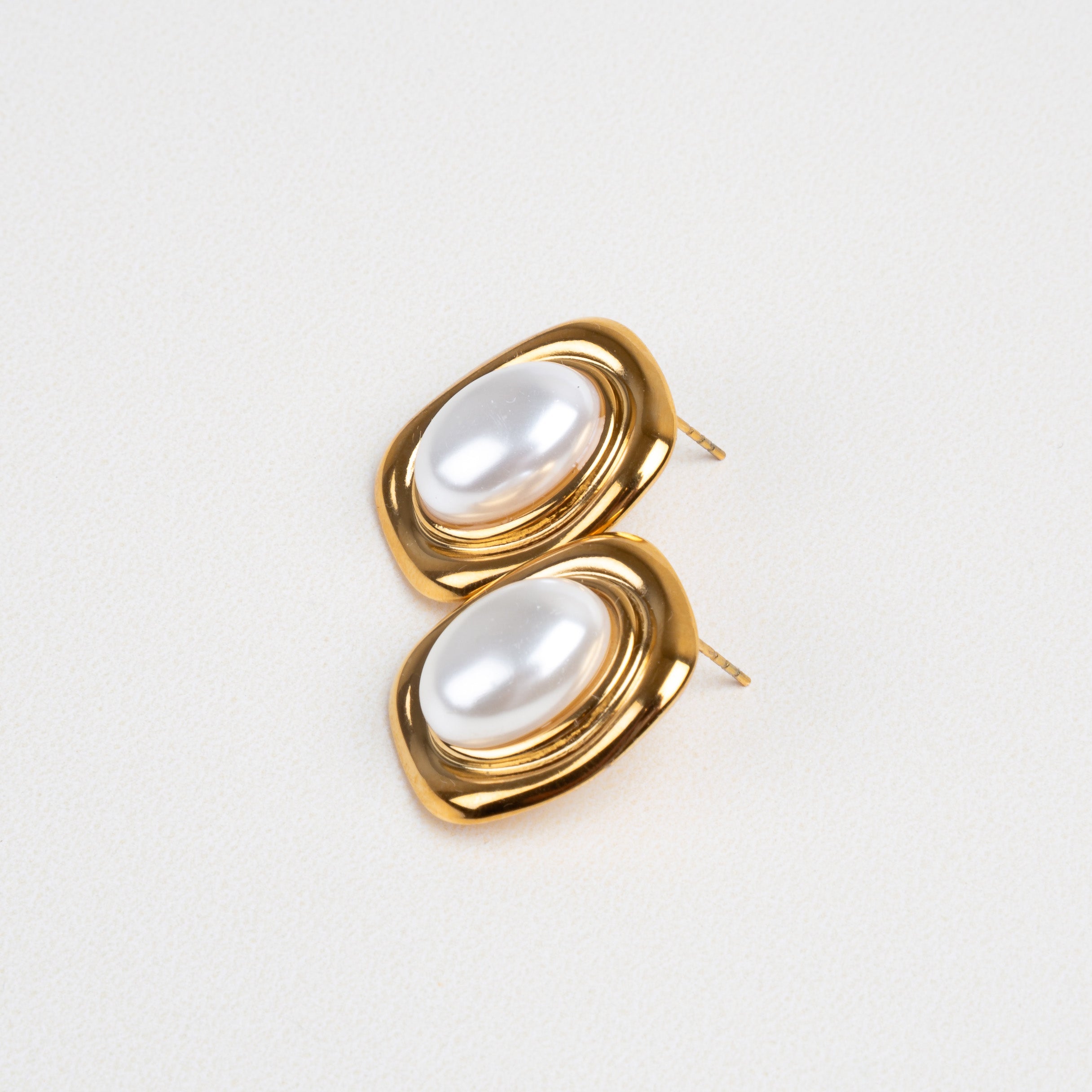 trending earrings, aretes cuadrados, aretes atemporales 