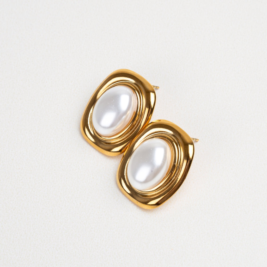 aretes con perla, trendy, aretes con poste, aretes dorados 