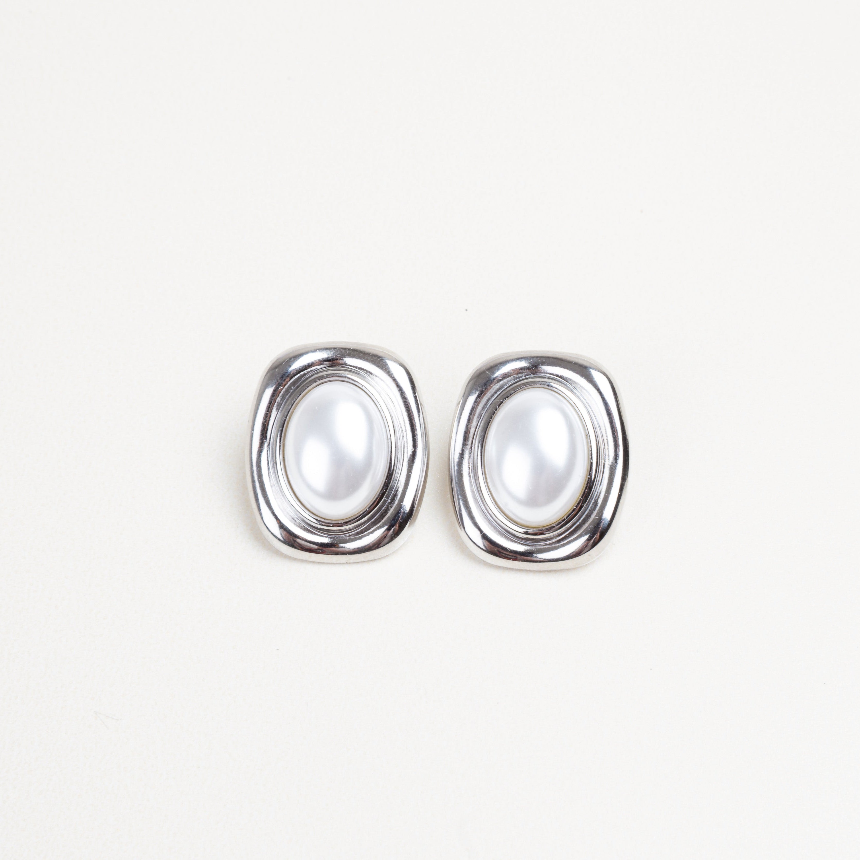 Aretes de perla, Aretes diferentes, joyería tendencia, trending earrings