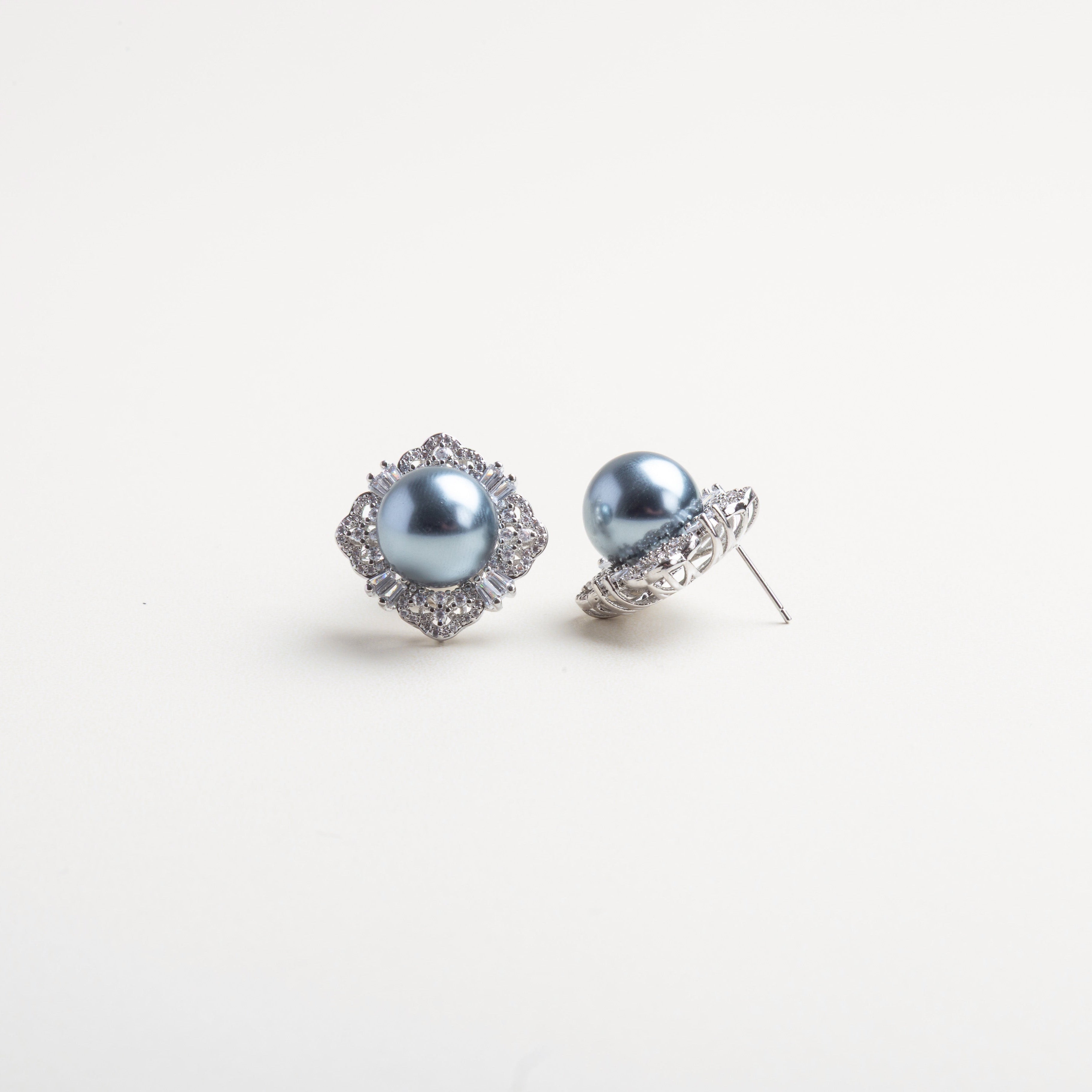Set elegante con perla y halo de zirconias, Accesorios de lujo con perlas grises, Conjunto plateado con acabado brillante