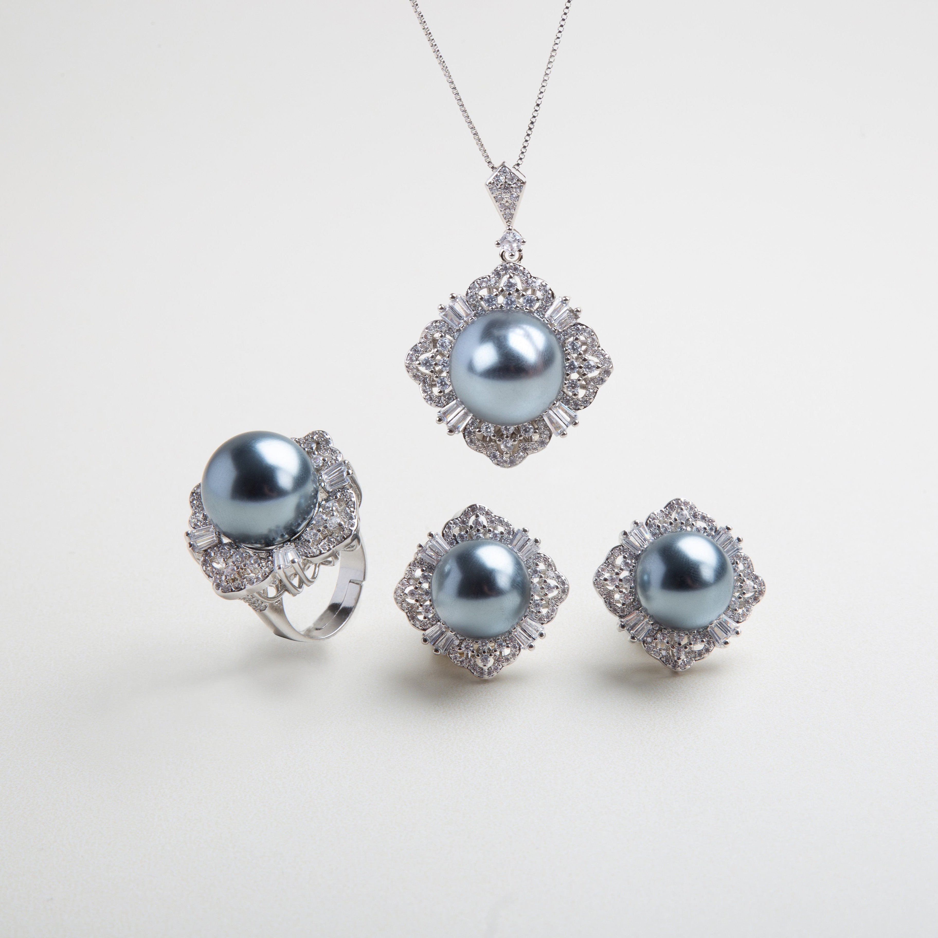 Set de joyería con perla gris, Joyería elegante con perla y zirconia, Set sofisticado con perla de mar sintética, Conjunto plateado con perla gris