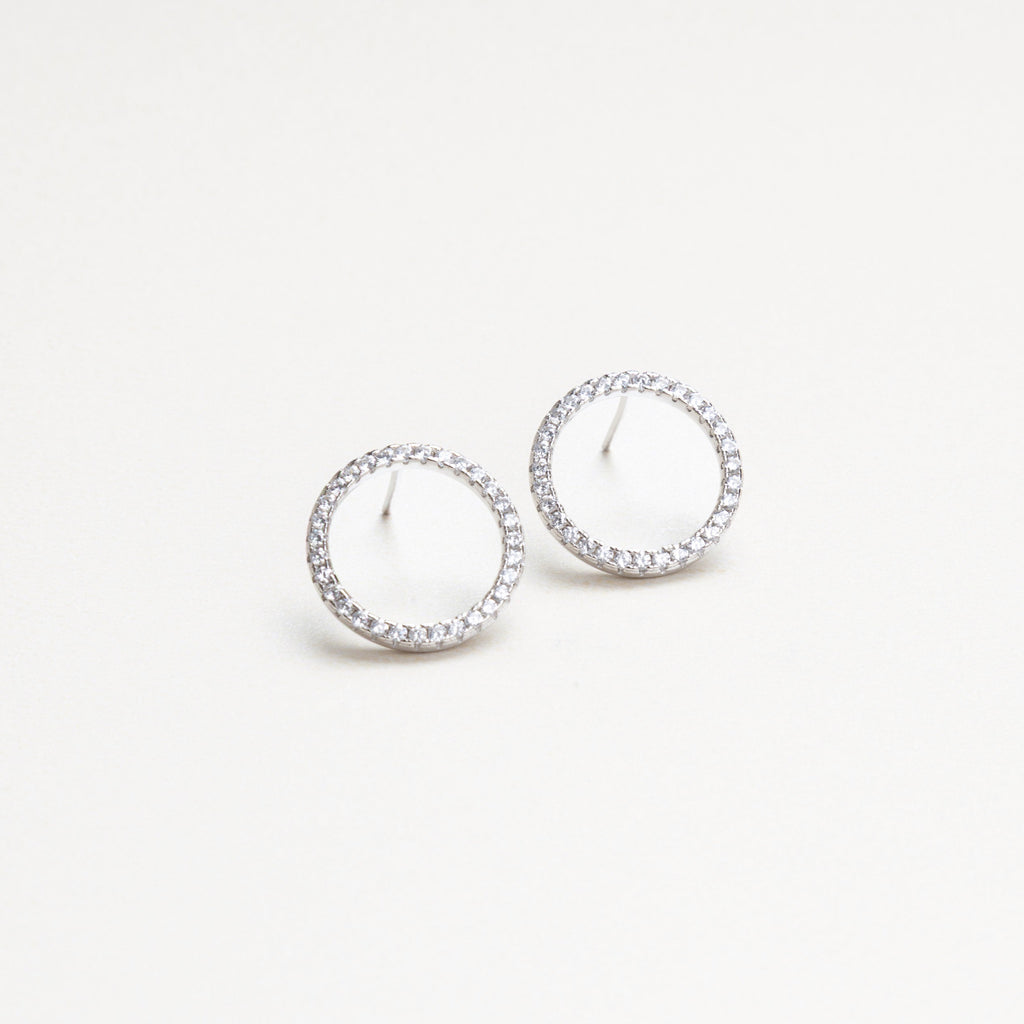aretes circulares con incrustaciones de zirconia. material base plata925, aretes sofisticados elegantes 