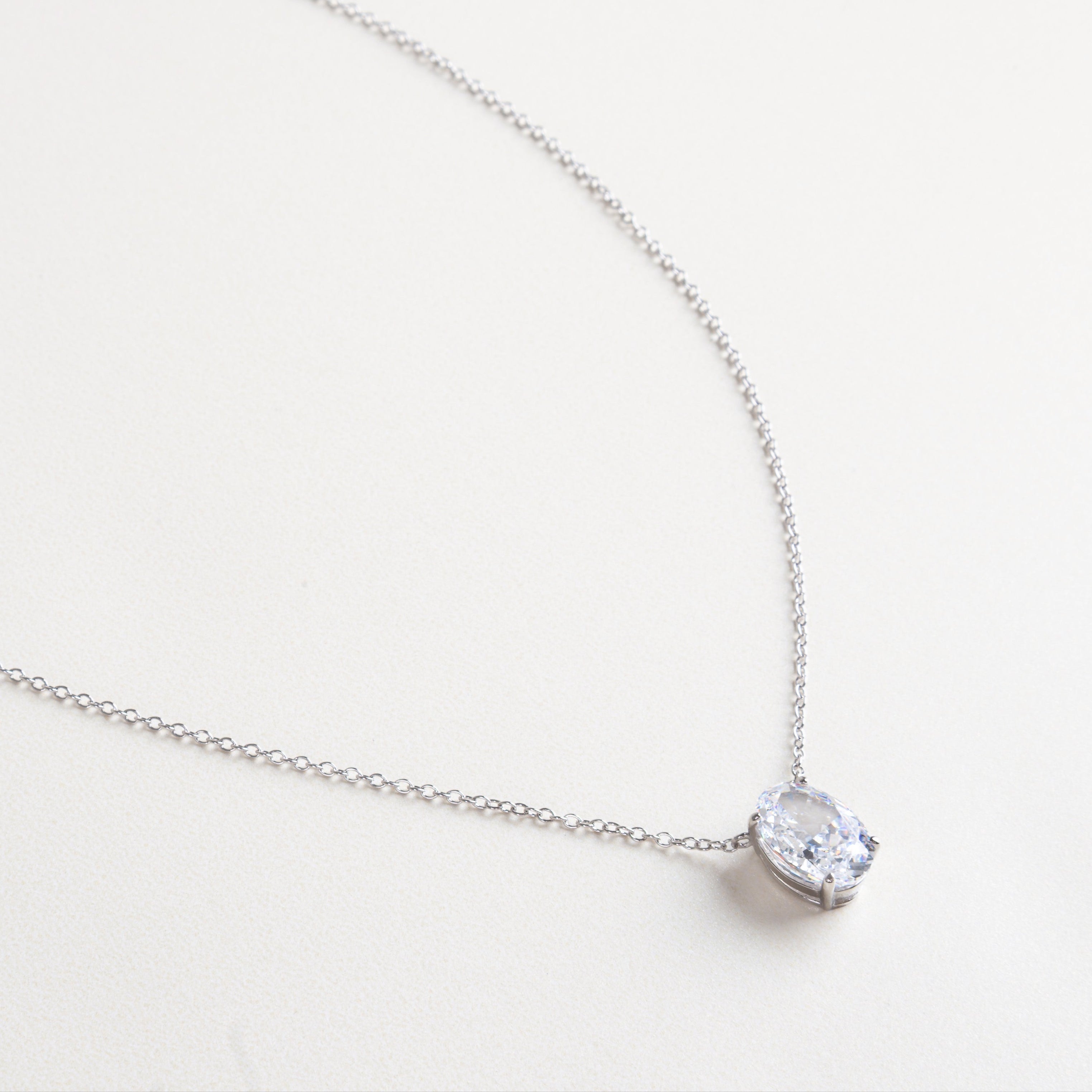 Collar Oval Diamond