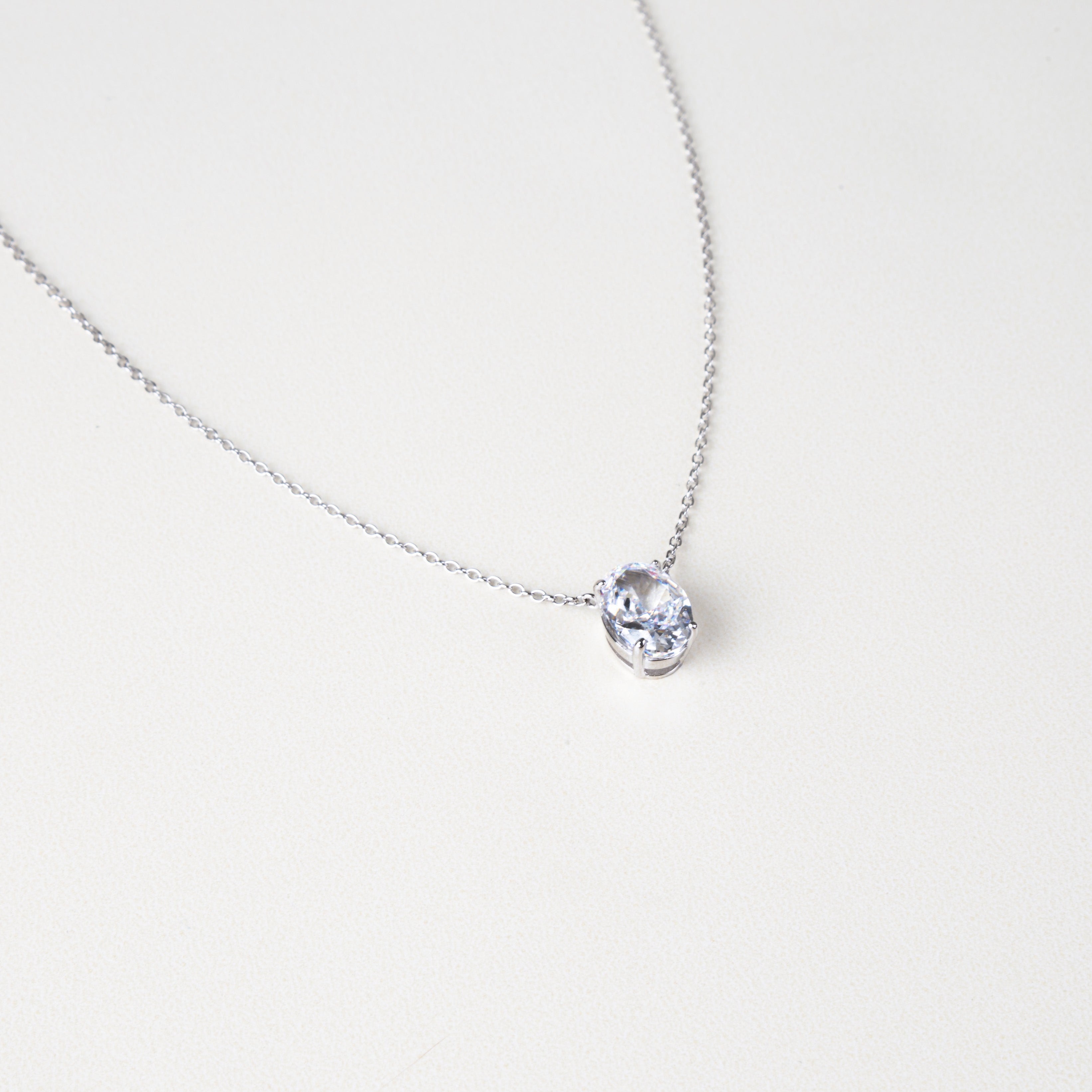 Collar Oval Diamond