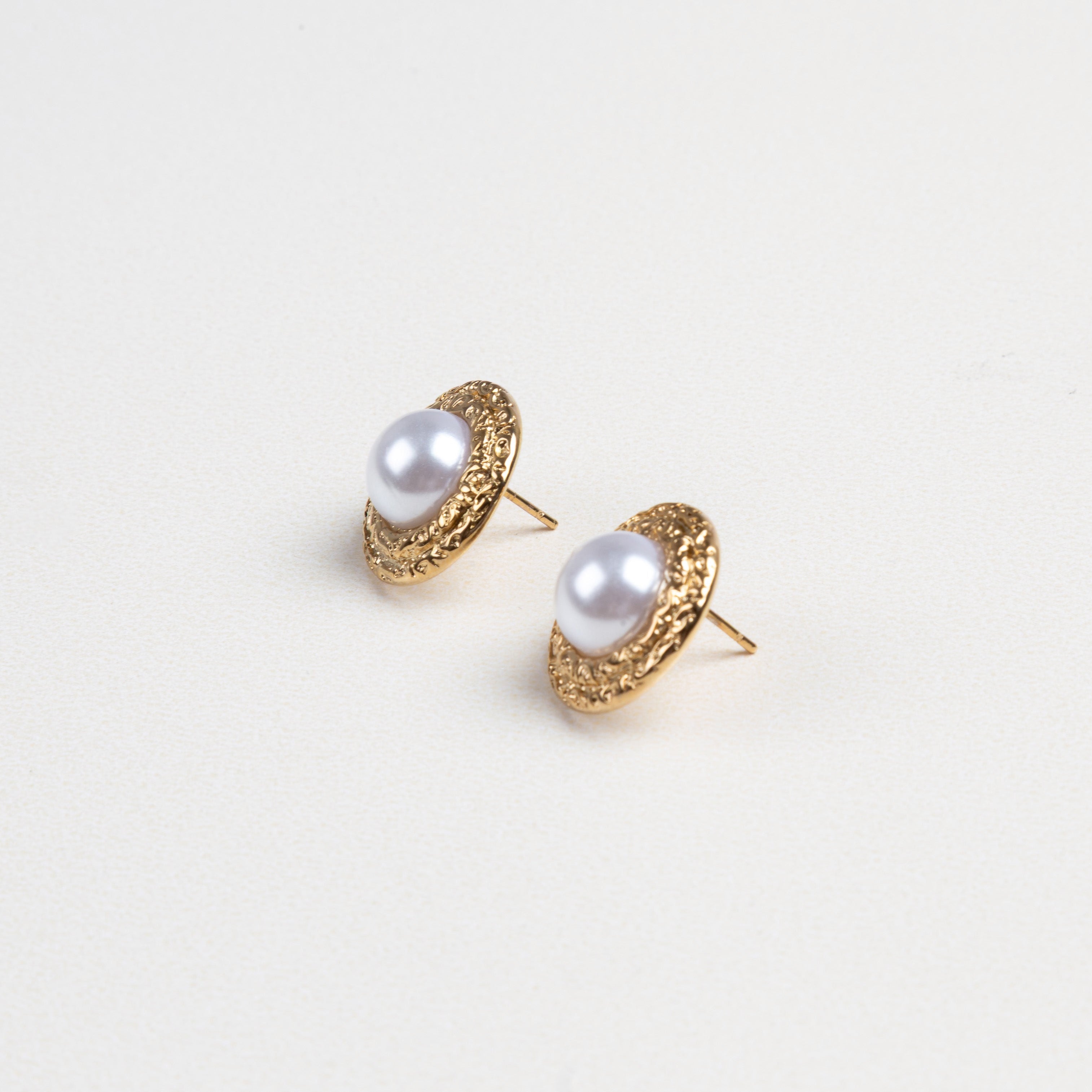 Aretes de acero inoxidable, Acabado de chapa de oro 18K, Pieza elegante para cualquier look, Accesorios de lujo