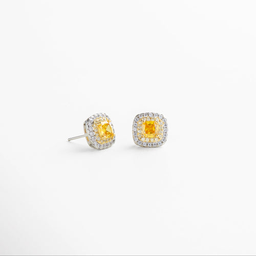 Aretes pequeños de 1 cm para uso diario, Tamaño ideal para combinar con otros piercings, Proporción compacta y luminosa, Perfectos para quienes buscan sutileza con color, Complemento versátil para cualquier estilo