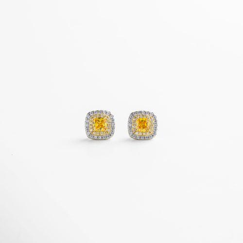 Aretes pequeños dorados con zirconia amarilla brillante, Diseño compacto de 1 cm con forma cuadrada, Joyería femenina con toque de color vibrante, Aretes dorados elegantes para uso diario, Par de aretes de zirconia con estilo moderno