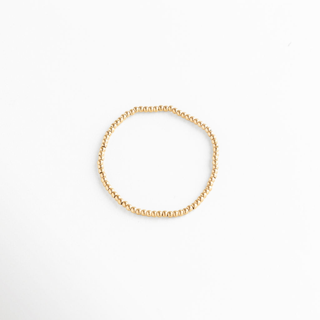 Pulsera de cuentas doradas elásticas minimalista, joyería moderna y versátil, Accesorio elegante dorado con cuentas redondas brillantes, pulsera básica atemporal.