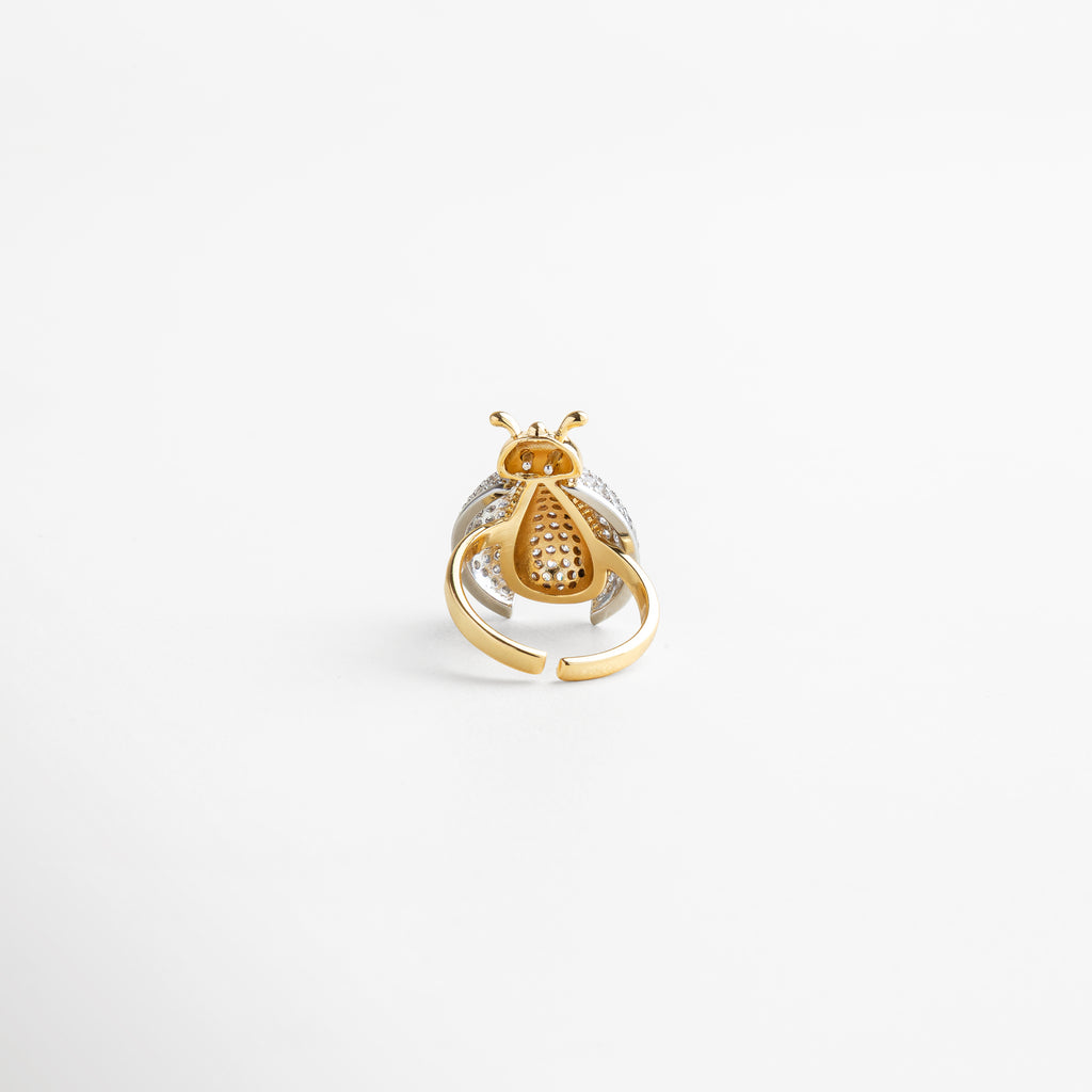reverso del anillo con acabado uniforme, superficie lisa y pulida, estructura sólida y duradera, diseño funcional y estético, detalle que refuerza su calidad premium