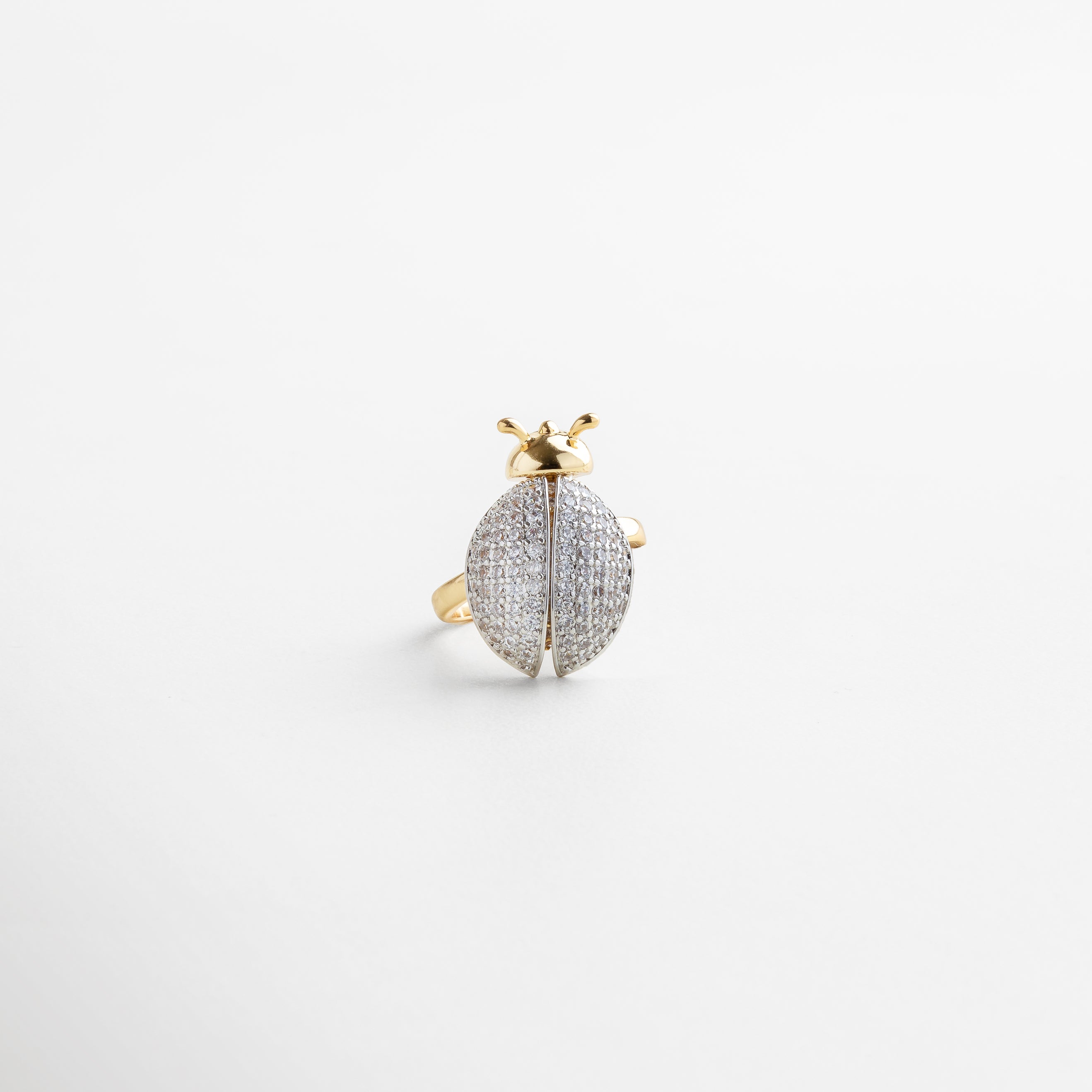 anillo Light Ladybug dorado y plateado, diseño de mariquita con alas móviles, joya interactiva y sofisticada, pieza original y llamativa, accesorio elegante con zirconias