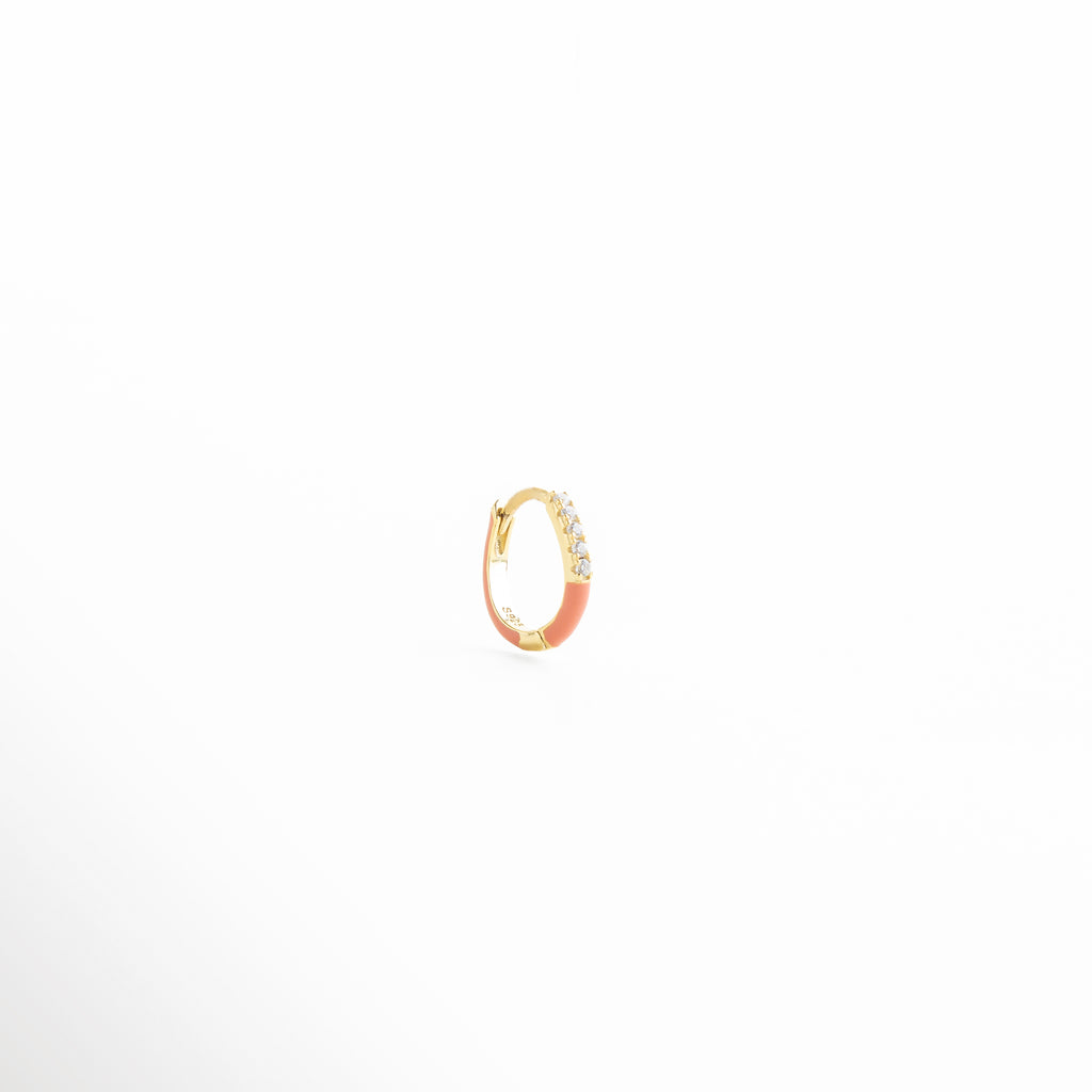 piercing aro pequeño dorado con esmalte de color, arete tipo piercing mini hoop con zirconias, piercing minimalista multicolor acabado brillante, aro delgado para piercing en tendencia, joyería fina para piercing pequeño moderno