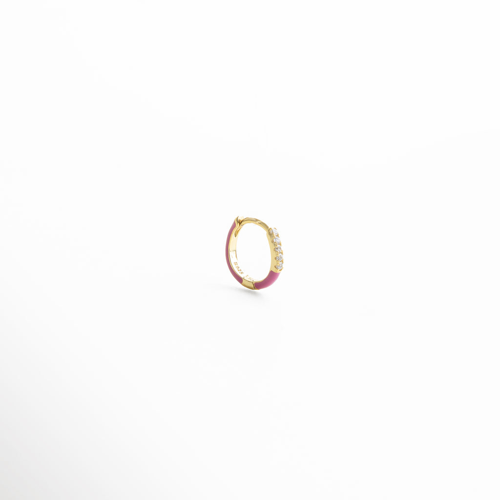 piercing aro pequeño dorado con esmalte de color, arete tipo piercing mini hoop con zirconias, piercing minimalista multicolor acabado brillante, aro delgado para piercing en tendencia, joyería fina para piercing pequeño moderno