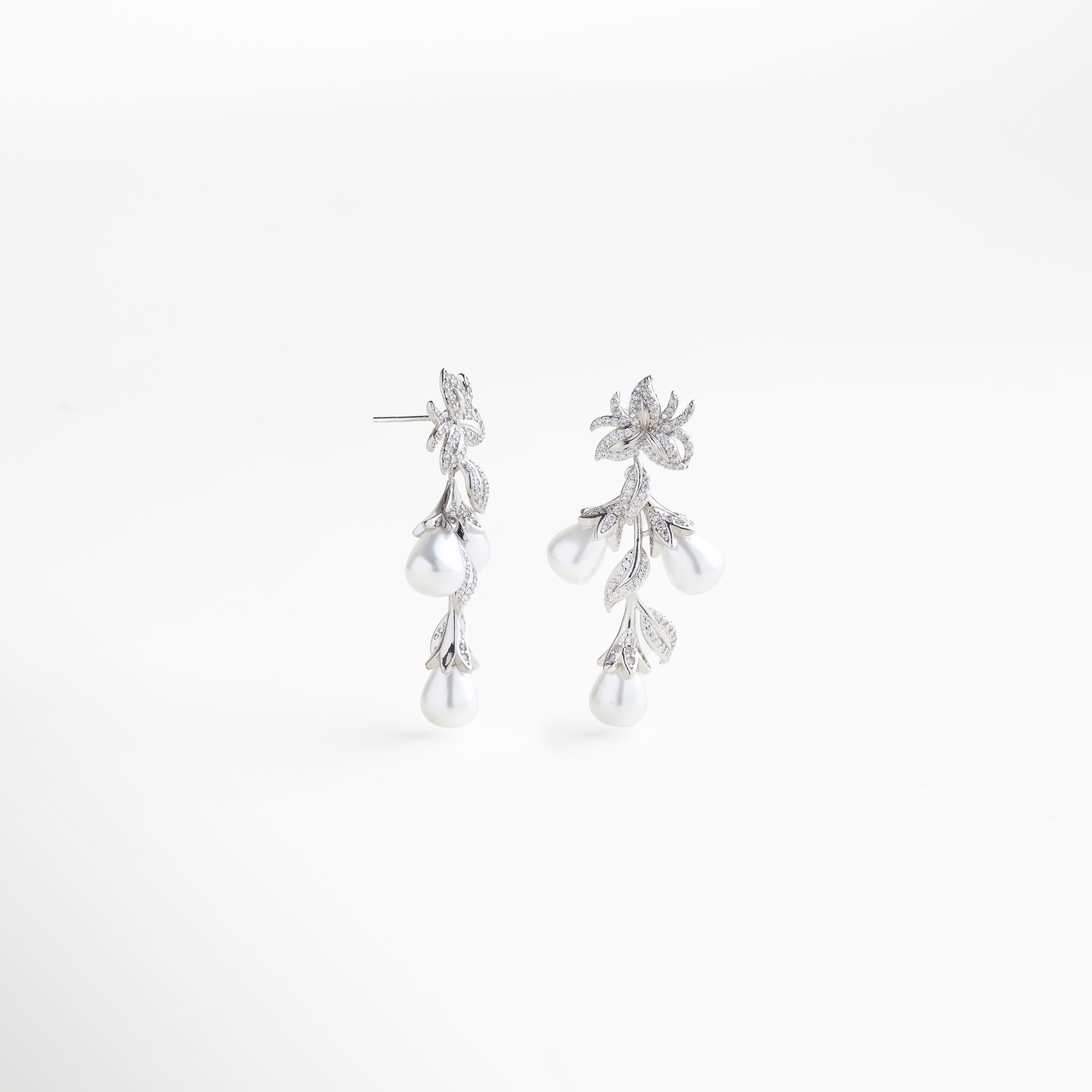 reverso de los aretes, acabado pulido y uniforme, estructura resistente y cómoda de llevar, diseño pensado para uso prolongado, detalles refinados que mantienen la estética