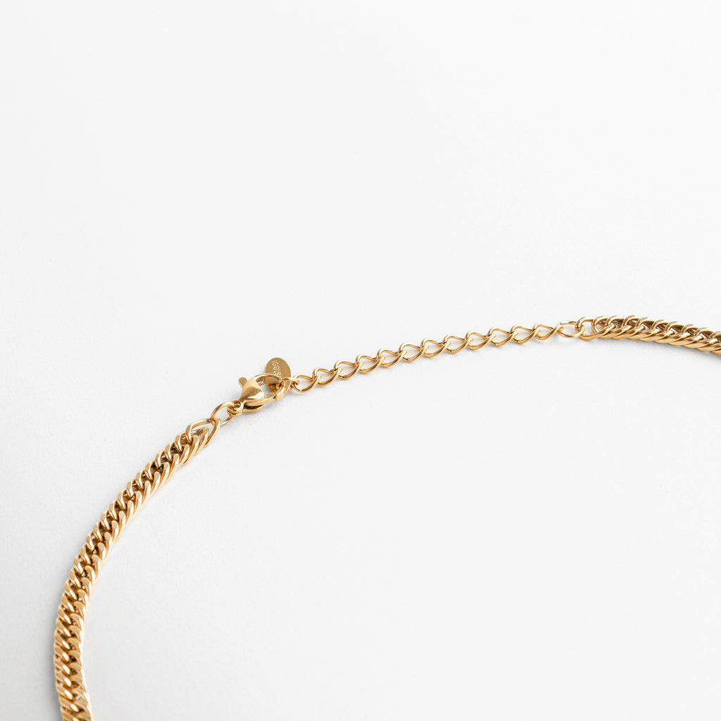 Collar de 38+5 cm con dije de 0.5 cm de diámetro, Proporción del colgante sobre cadena ajustable, Joya de tamaño discreto ideal para layering o uso solo, Medida visual del colgante pequeño y luminoso