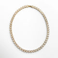 Collar Jung Golden completo con zirconias cúbicas de corte cuadrado en acabado oro 18K, Collar elegante dorado con piedras cuadradas brillantes en diseño tipo tenis, Vista completa de collar con zirconias cúbicas alineadas en tono dorado sofisticado, Collar femenino de 40 cm con brillo uniforme y acabado premium en oro 18K, Collar de lujo accesible con zirconias cuadradas en diseño clásico y atemporal