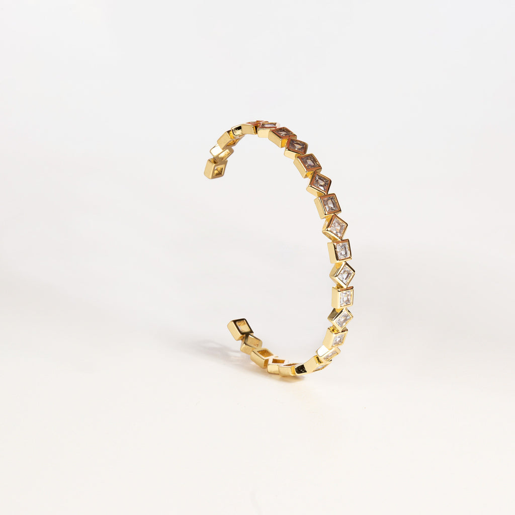 Brazalete ajustable dorado, Brazalete con formas geométricas, Joyería geométrica dorada, Brazalete con diseño de rombos y cuadrados