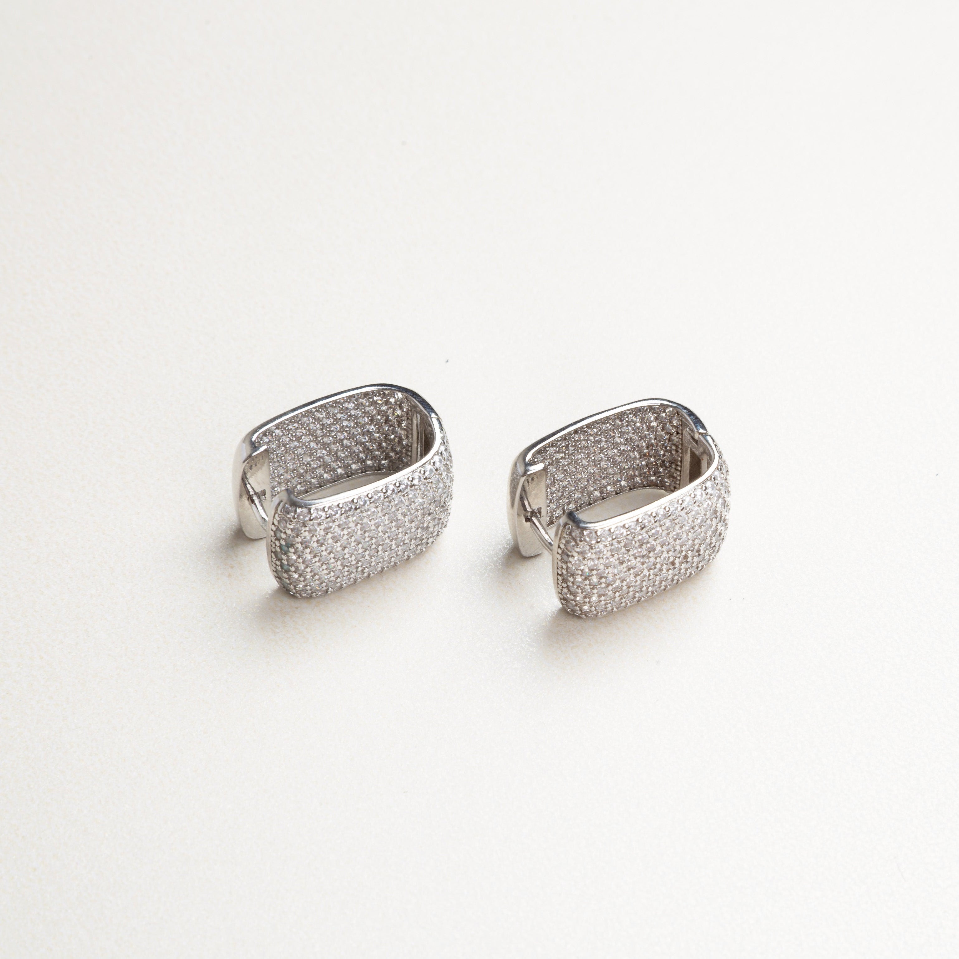 aretes con zirconias, aretes ocasionales, aretes arracadas plateado con incrustaciones