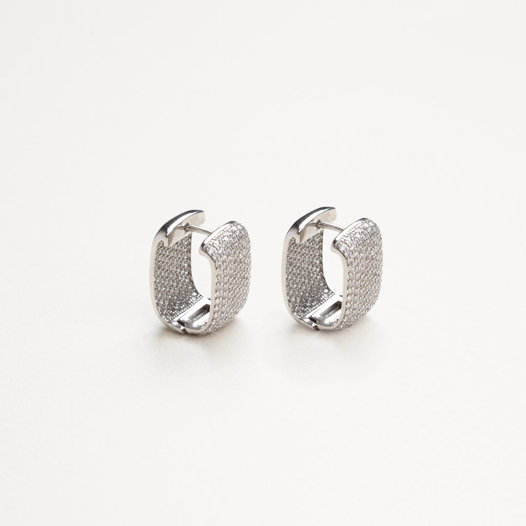 aretes diferentes plateados, aretes plateados con incrustaciones