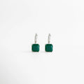 Esmarya Hoops plateados con zirconia verde y diseño moderno elegante, Aretes Esmarya Hoops con piedra verde cuadrada y aro con zirconia, Esmarya Hoops en oro blanco con zirconia verde y estilo sofisticado, Aretes Esmarya Hoops con colgante verde brillante y diseño minimalista, Esmarya Hoops elegantes con zirconia verde y acabado en oro blanco