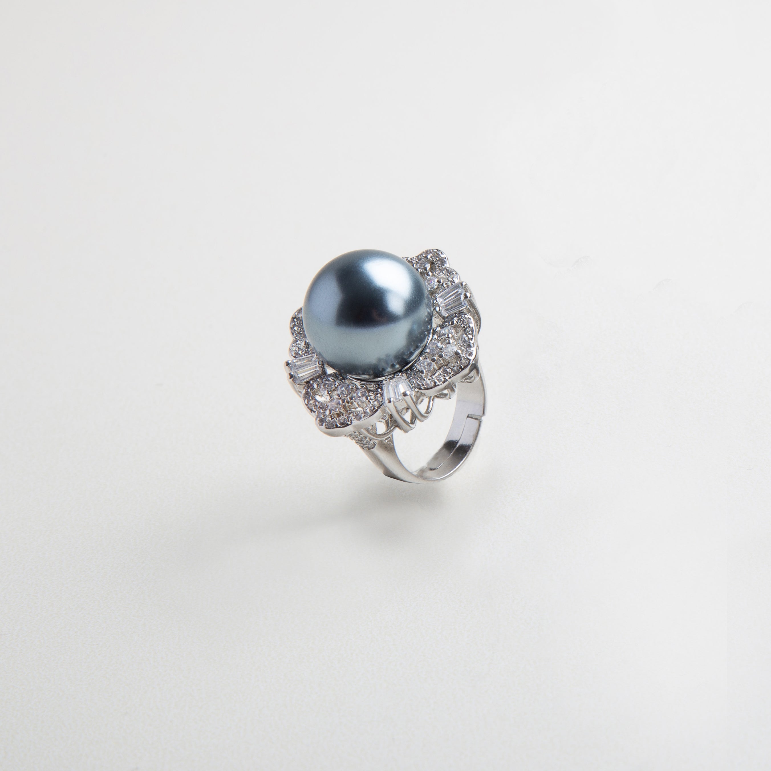 Anillo Elena, Anillo elegante, Anillo sofisticado, Anillo con piedra central, Anillo de zirconia