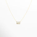 collar número 111 en dorado con zirconias brillantes, collar número angelical 111 con dije cuadrado dorado, collar espiritual 111 en plata con baño de oro 18K, collar con número 111 y zirconia, estilo delicado y moderno, collar número 111 sobre fondo neutro con brillo suti