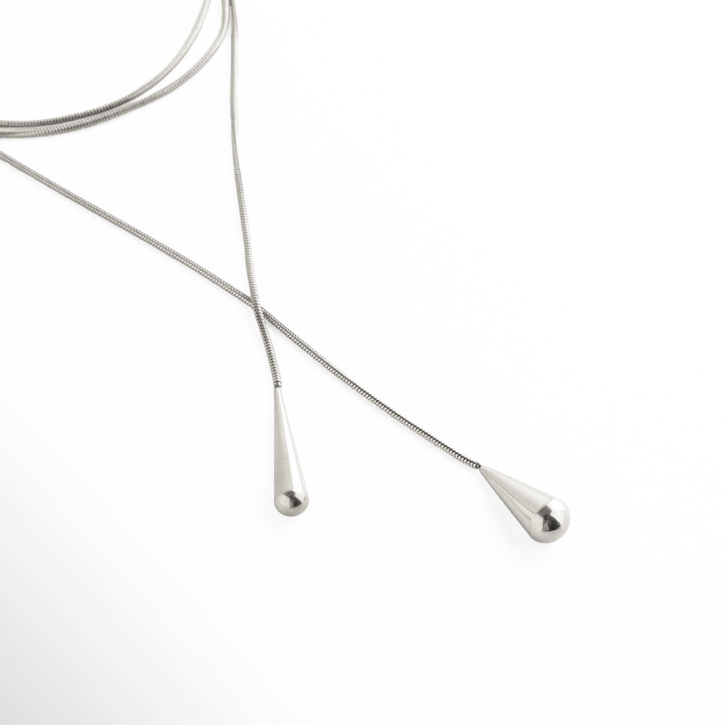 collar largo estilo lariat elegante, collar lariat minimalista diseño alargado, collar largo moderno estilo europeo, joyería femenina collar lariat sofisticado, collar largo delicado para layering